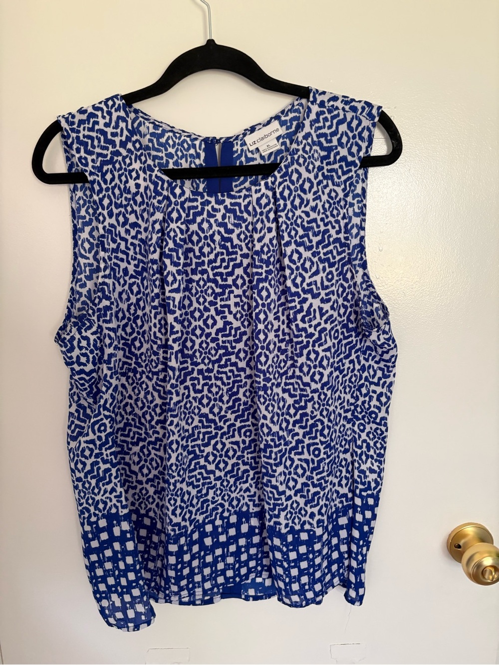 Liz Claiborne Blue and White Printed Sleeveless Top